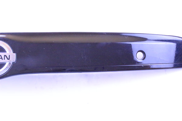 Moldura de cajuela de nissan versa sedan 2012 al 2019 y vdrive