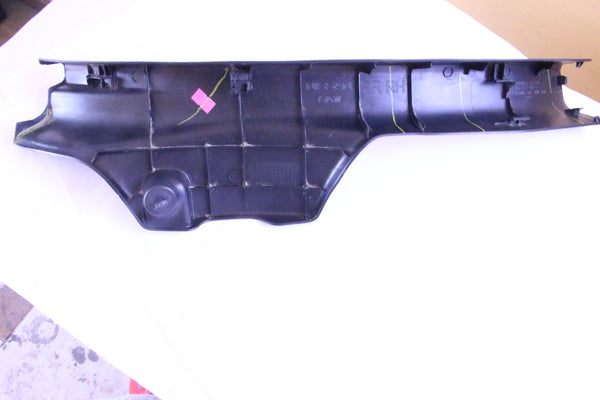 Pisa alfombras trasero derecho  Nissan versa sedan 2012 al 2019 y vdrive