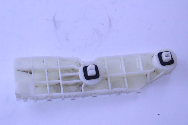 Guia Defensa Trasera Nissan Versa 2012 - 2018 Izquierda