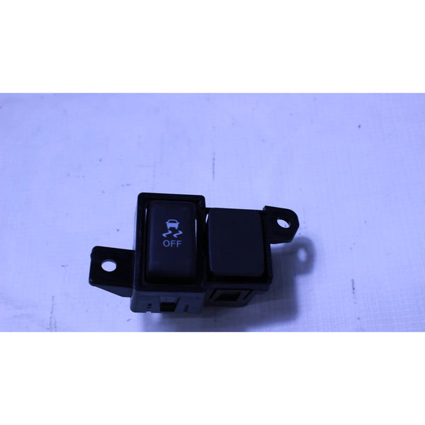 Interruptor Control De Tracción Nissan Versa 12/19 Ng