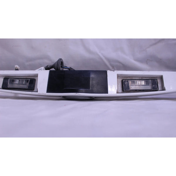 Moldura Tapa Cajuela Nissan Versa 2012-19 Blanco