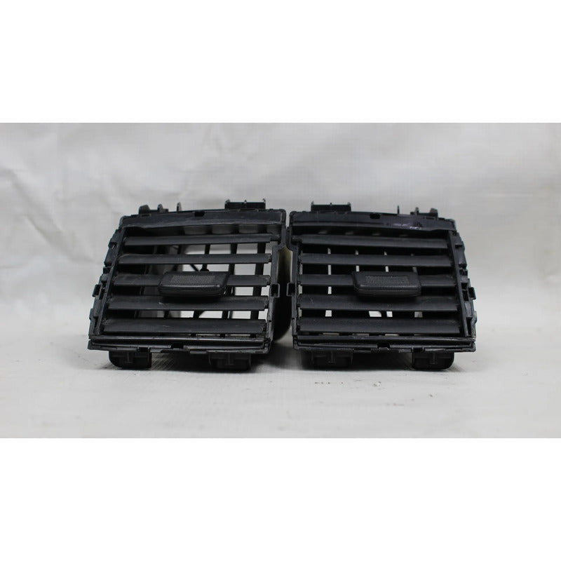Par De Rejillas De Ventilacion Nissan Versa 2012-2019