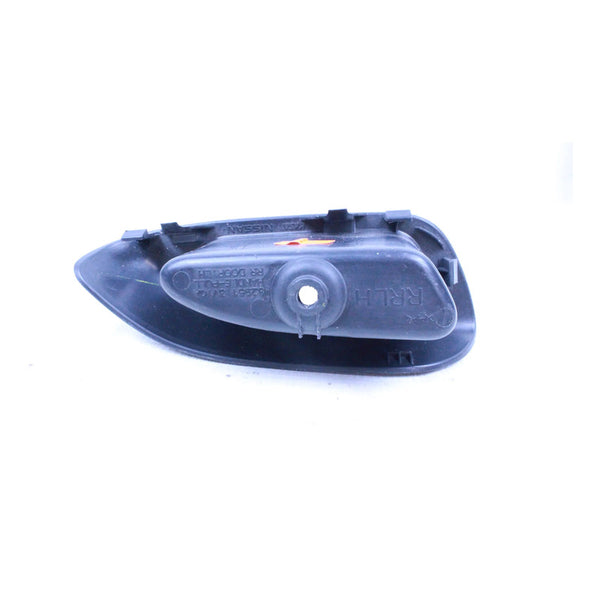 Manija Int Del/tras Izq Nissan Versa Note Sedan 2012-19 Ngr Delantera/trasera