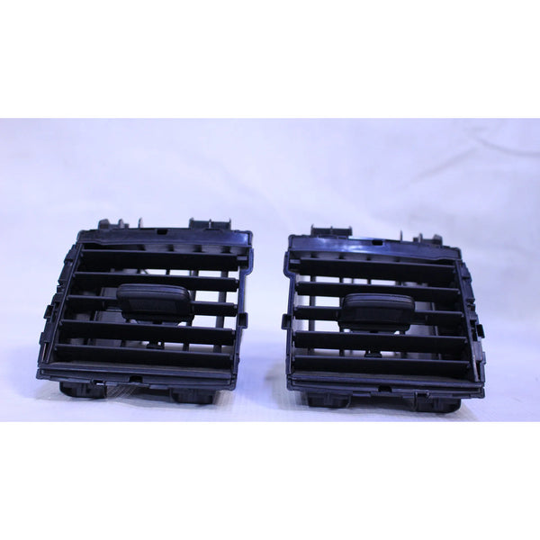 Par De Rejillas De Ventilacion Nissan Versa 2012-2019