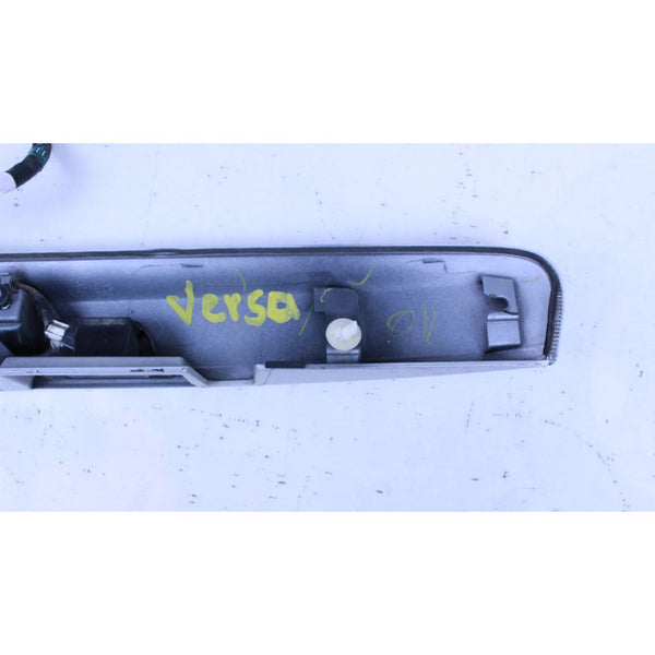 Moldura De Cajuela Nissan Versa 12-19 Blanco