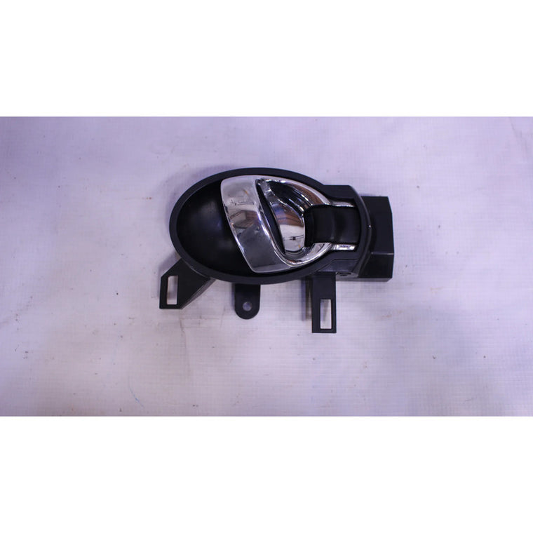 Manija Interior Derecha Versa March 2012-19 Cromada Cromo Delantera/trasera