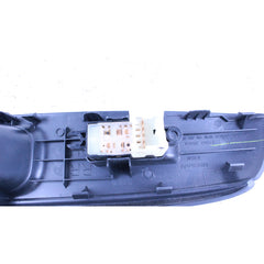 Carcasa Control De Vidrio Trasero Derecho  Versa 12-19