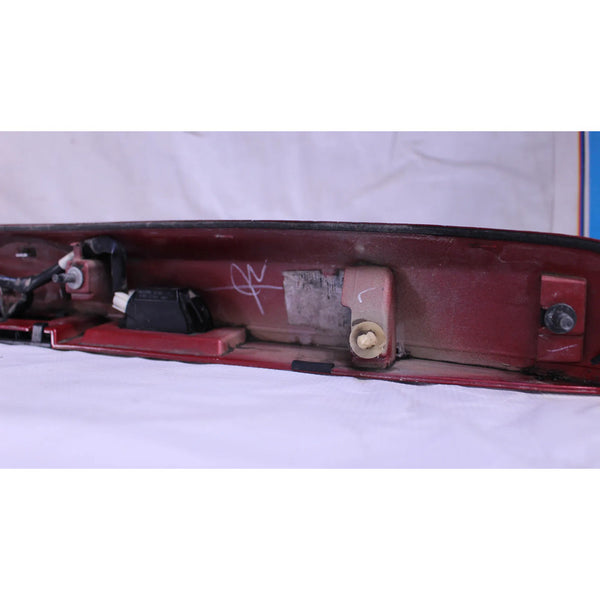 Moldura Tapa Cajuela Nissan Versa 2012-2019 Rojo