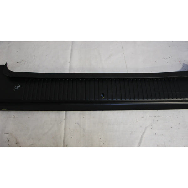 Moldura Para Respaldo Asientos Traseros Versa 15-19 Orig Negro