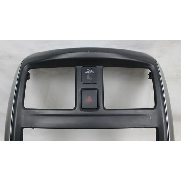 Bicel Tablero Central Panel  Nissan Versa Active 2014-19 Negro Con Detalles Grises