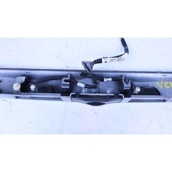 Moldura De Cajuela Nissan Versa 12-19 Blanco