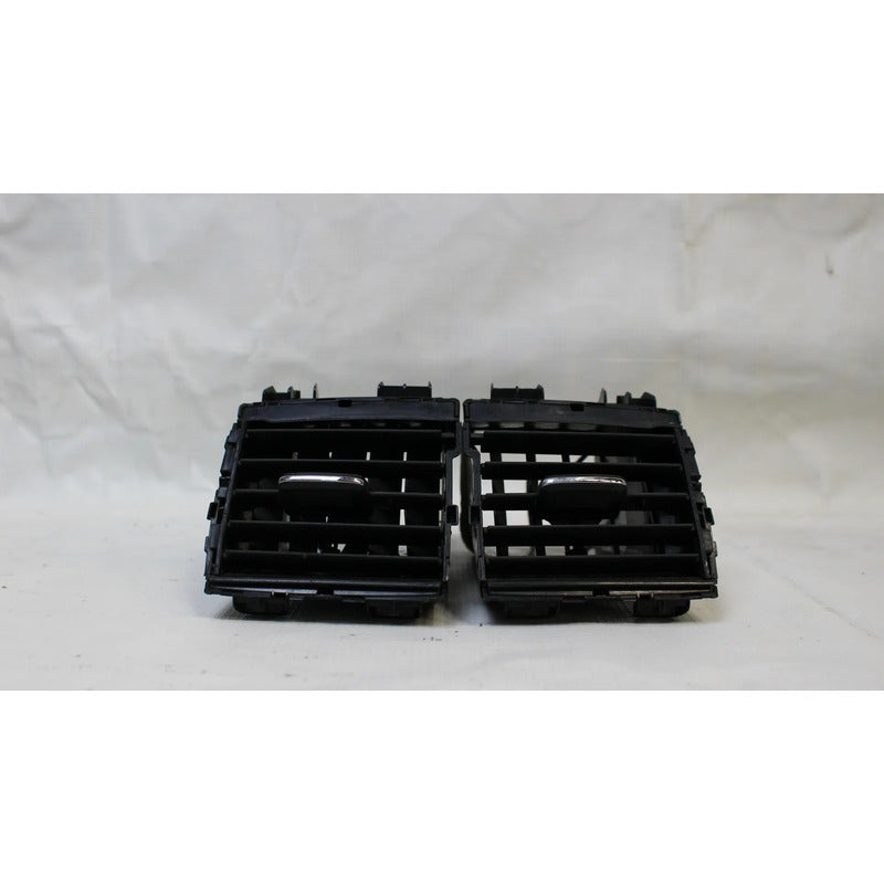 Par De Rejillas De Ventilacion Nissan Versa 2012-2019