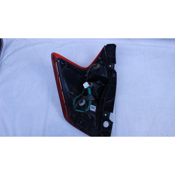 Calavera Note/versa Trasera Derecha 2014-2017 Derecho/pasajero Rojo