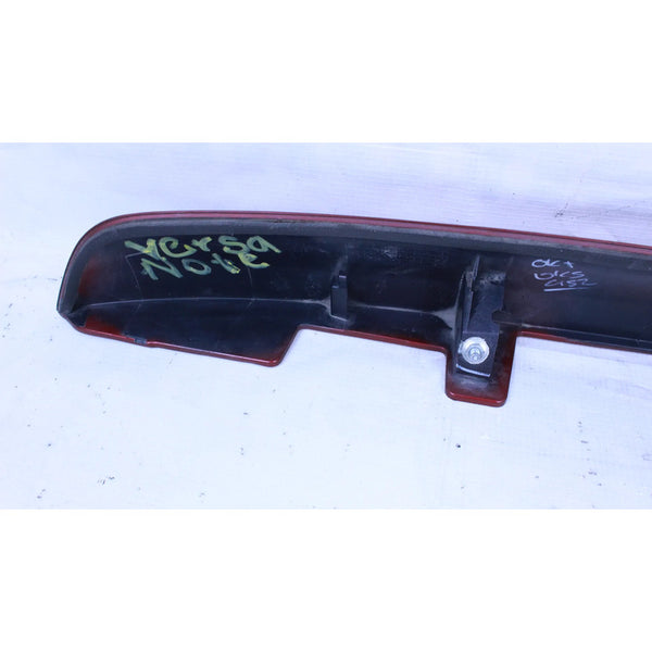 Moldura De Cajuela Nissan Versa Note 12-19 Rojo