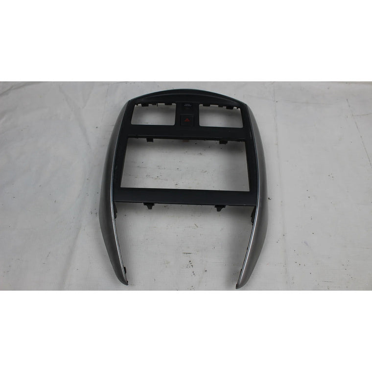 Bicel Tablero Central Panel  Nissan Versa Active 2014-19 Negro Con Detalles Grises