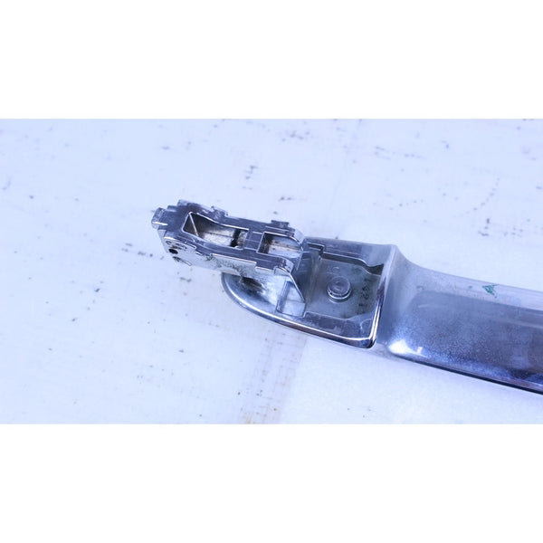 Manija Exterior Izquierda Nissan Versa 2012-2019 C Plateado Delantera