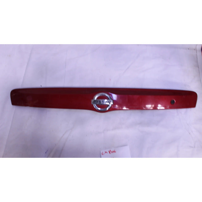 Moldura Tapa Cajuela Nissan Versa 2012-2019 Rojo