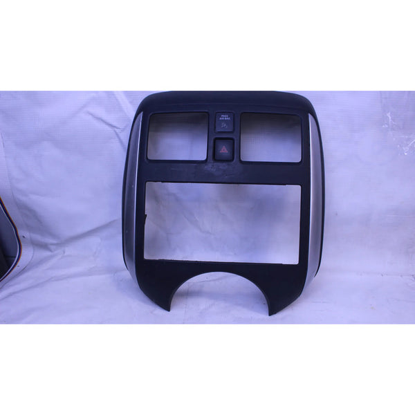 Bicel Tablero Central Panel  Nissan Versa Active 2015-19 1.6 Negr