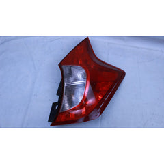 Calavera Note/versa Trasera Derecha 2014-2017 Derecho/pasajero Rojo