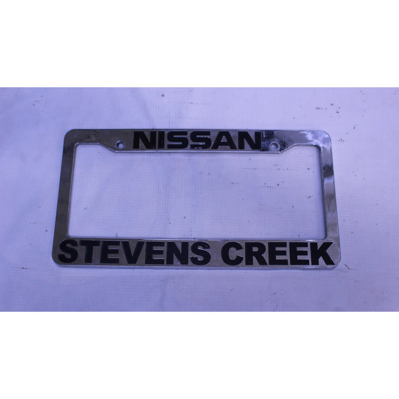 Porta Placas Nissan Gris Versa March Sentra 2012-2019 Gris